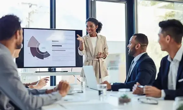 AIを組み込んだソリューションの提供：大胆なアプローチで金融サービスをリード